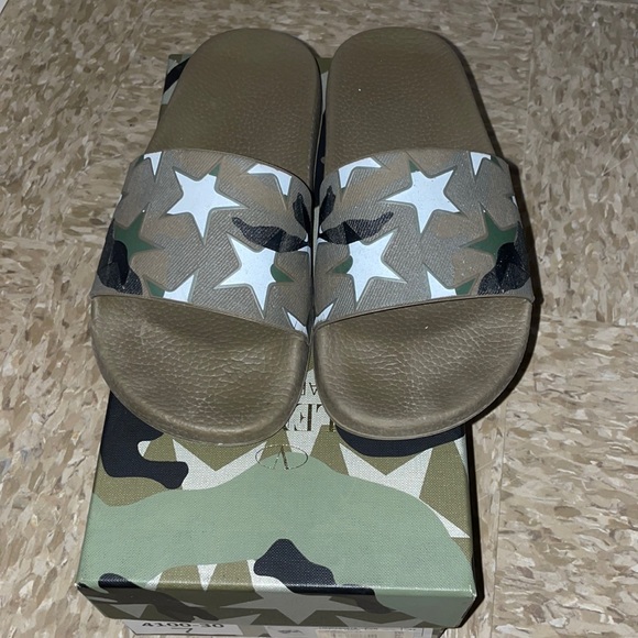 Valentino pool slides - Picture 1 of 7
